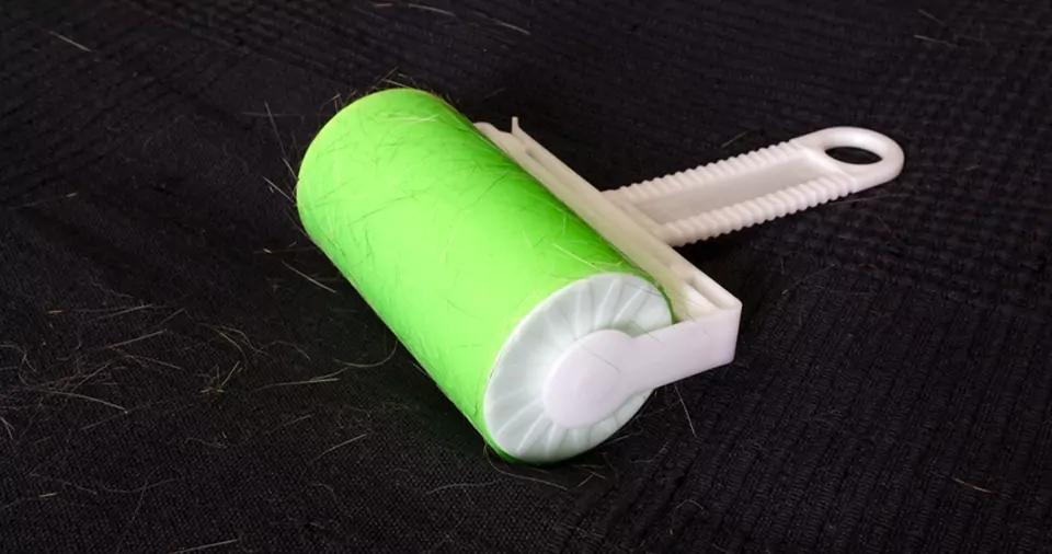 how-to-clean-reusable-lint-roller